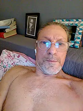 Deddyitalia3p online show from December 4, 9:23 pm