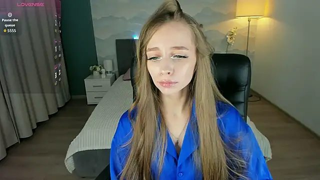 Amy Waynee online show from September 22, 6:32 pm