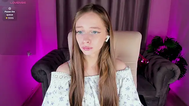 Amy Waynee online show from November 7, 5:02 pm