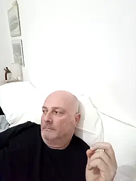 Alexis Bull online show from March 4, 5:52 pm