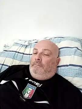Alexis Bull online show from May 5, 10:01 am