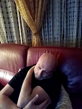 Alexis Bull online show from May 6, 9:42 pm