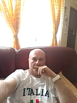 Alexis Bull online show from May 11, 8:53 am