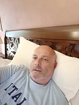 Alexis Bull online show from June 21, 1:46 pm
