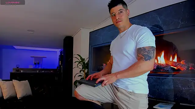 Lukas Green online show from April 21, 7:39 pm