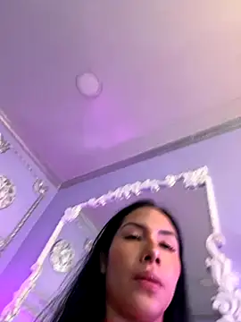 Snapshot of ArianaReynoldss chatting on October 6, 7:33 pm ArianaReynoldss online show from October 6, 7:33 pm