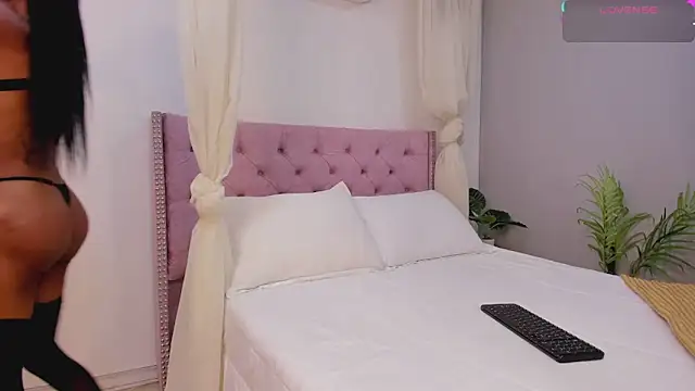 MelanieMiller  online show from November 11, 5:29 am