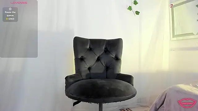  Orquidea  online show from February 26, 1:21 pm