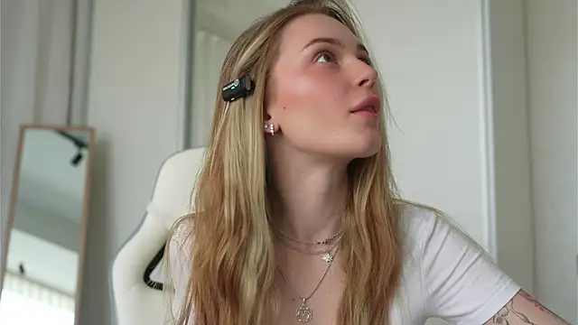 Cyberheart  online show from March 20, 9:04 am