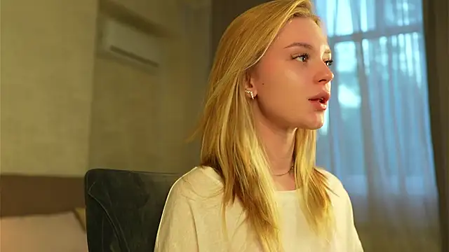 Cyberheart  online show from October 1, 2:56 pm