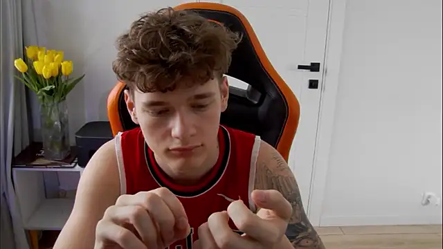 DanyDavis online show from March 10, 11:15 am