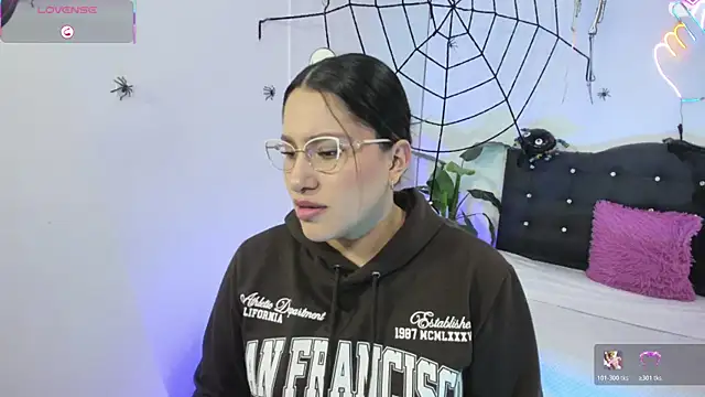 saaya tay online show from October 28, 3:10 am