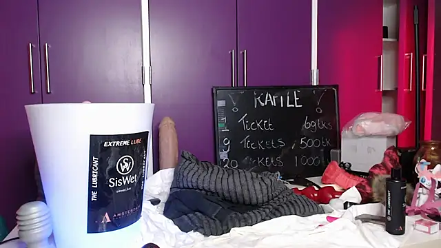 siswett online show from March 5, 6:01 pm