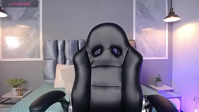 AmmberJones online show from March 22, 3:30 am