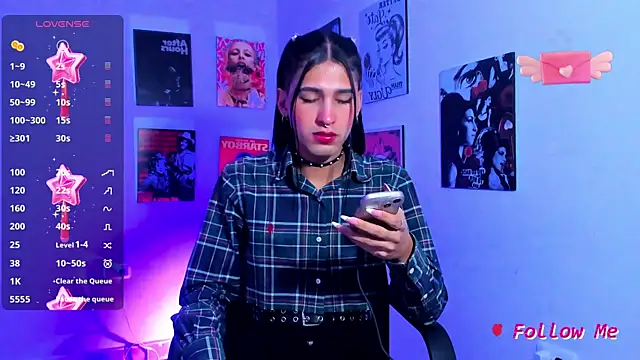 Snapshot of SkylerBennet chatting on March 22, 1:22 am SkylerBennet online show from March 22, 1:22 am