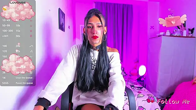 Snapshot of SkylerBennet chatting on October 18, 2:14 am SkylerBennet online show from October 18, 2:14 am