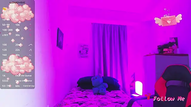 Snapshot of SkylerBennet chatting on November 24, 3:28 am SkylerBennet online show from November 24, 3:28 am