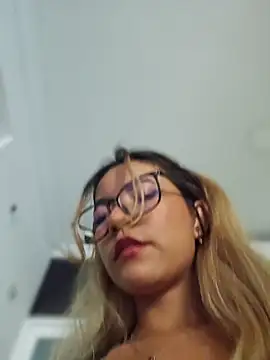 Pretty roxxyy online show from April 21, 11:27 am