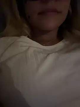 Snapshot of Pretty_roxxyy chatting on June 13, 2:09 am Pretty roxxyy online show from June 13, 2:09 am