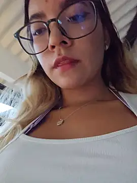 Pretty roxxyy online show from July 18, 11:47 am