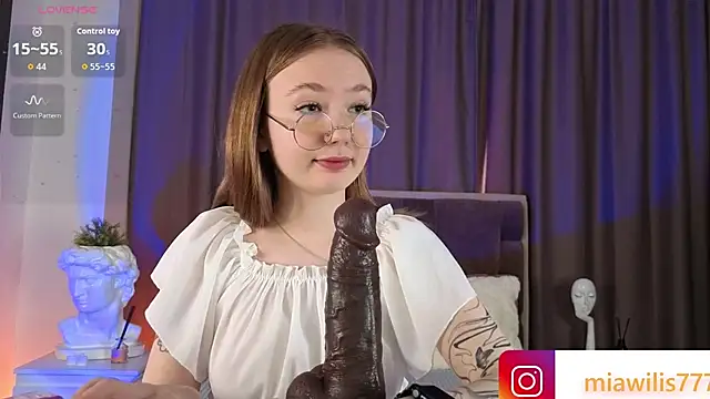 Snapshot of MiaWillis_ chatting on September 27, 9:58 am MiaWillis online show from September 27, 9:58 am