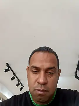 Snapshot of elnegro707070 chatting on October 7, 11:29 am elnegro707070 online show from October 7, 11:29 am