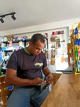 Snapshot of elnegro707070 chatting on October 17, 11:13 am elnegro707070 online show from October 17, 11:13 am