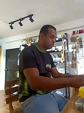 Snapshot of elnegro707070 chatting on October 22, 11:10 am elnegro707070 online show from October 22, 11:10 am