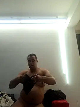 elnegro707070 online show from March 6, 11:45 pm