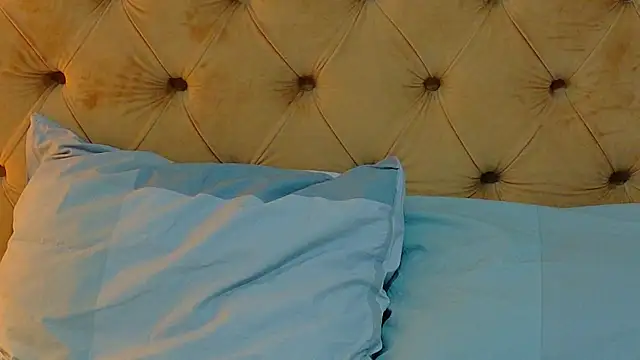 AlessiaCroft online show from April 18, 4:05 am