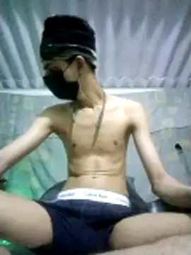 HannanKhan25 online show from March 8, 7:50 pm