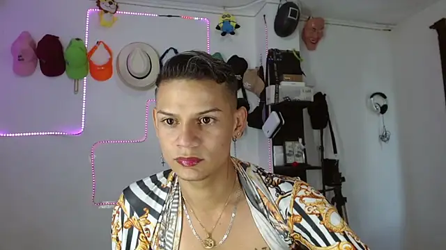 Snapshot of axce1_boy24 chatting on September 10, 6:41 pm axce1 boy24 online show from September 10, 6:41 pm