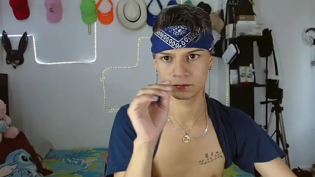 Snapshot of axce1_boy24 chatting on September 11, 6:19 pm axce1 boy24 online show from September 11, 6:19 pm