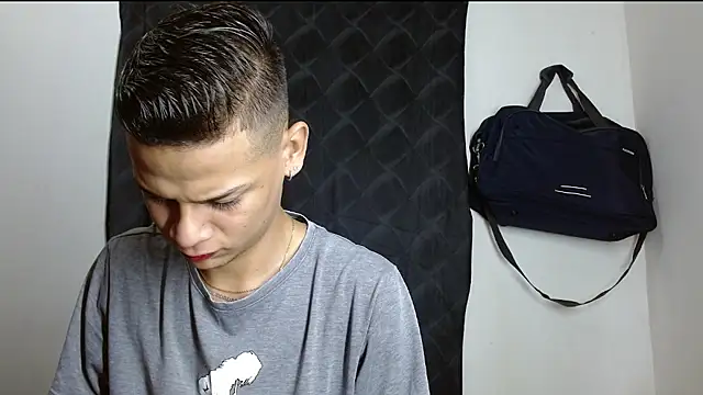 Snapshot of axce1_boy24 chatting on October 15, 12:05 pm axce1 boy24 online show from October 15, 12:05 pm