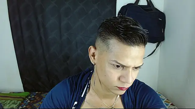 Snapshot of axce1_boy24 chatting on October 21, 12:50 pm axce1 boy24 online show from October 21, 12:50 pm