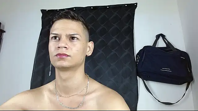 Snapshot of axce1_boy24 chatting on October 28, 12:30 pm axce1 boy24 online show from October 28, 12:30 pm