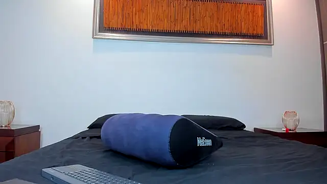 Bella  hamilton online show from April 24, 3:09 am