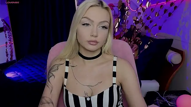Snapshot of LinaLirian chatting on June 30, 1:12 pm LinaLirian online show from June 30, 1:12 pm