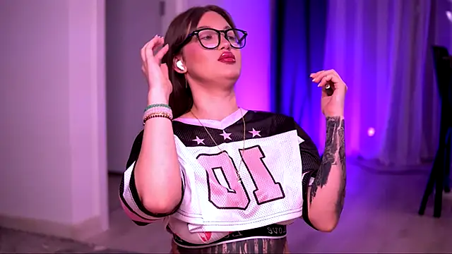 Snapshot of AryaDeluna chatting on October 2, 11:01 pm AryaDeluna online show from October 2, 11:01 pm