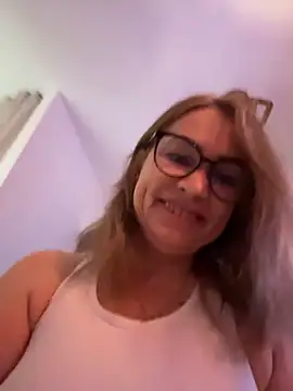 Snapshot of O-Eva chatting on March 7, 5:32 pm O-Eva online show from March 7, 5:32 pm