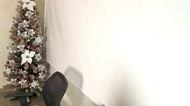 Snapshot of _Victoria_Collins chatting on December 4, 10:57 am Victoria Collins online show from December 4, 10:57 am