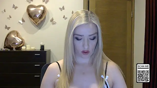Snapshot of Wild_Silk_Desire chatting on April 26, 6:05 pm Wild Silk Desire online show from April 26, 6:05 pm