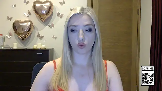 Snapshot of Wild_Silk_Desire chatting on April 29, 5:30 pm Wild Silk Desire online show from April 29, 5:30 pm