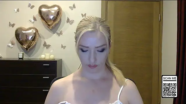 Snapshot of Wild_Silk_Desire chatting on May 31, 6:09 pm Wild Silk Desire online show from May 31, 6:09 pm