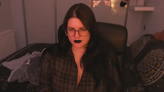 GothSuccubusBabe online show from March 25, 9:10 pm