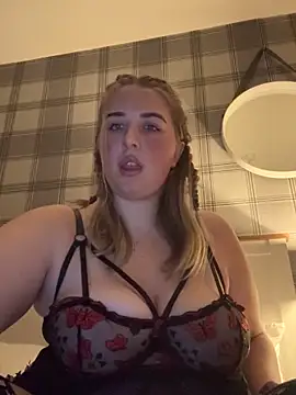 Snapshot of CutieCurvyGirlxo chatting on October 12, 10:09 pm CutieCurvyGirlxo online show from October 12, 10:09 pm