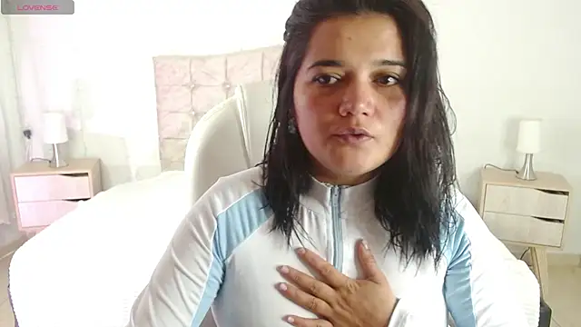 mia traveluxe online show from October 5, 2:10 am