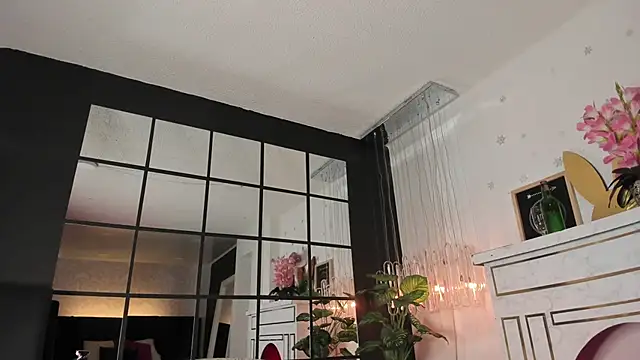 floraginette online show from February 11, 6:02 pm