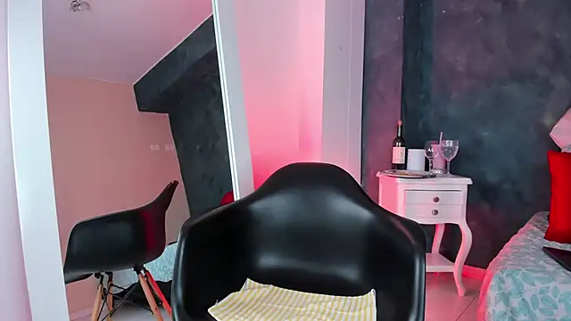 GingerMoon  online show from June 9, 7:25 pm