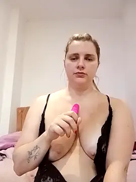 JessicaItalia online show from October 16, 9:43 am